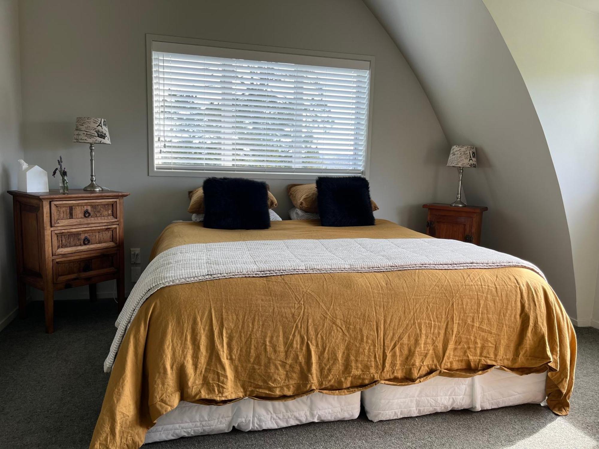 Lavender Hill Bed & Breakfast Riverhead Exterior photo