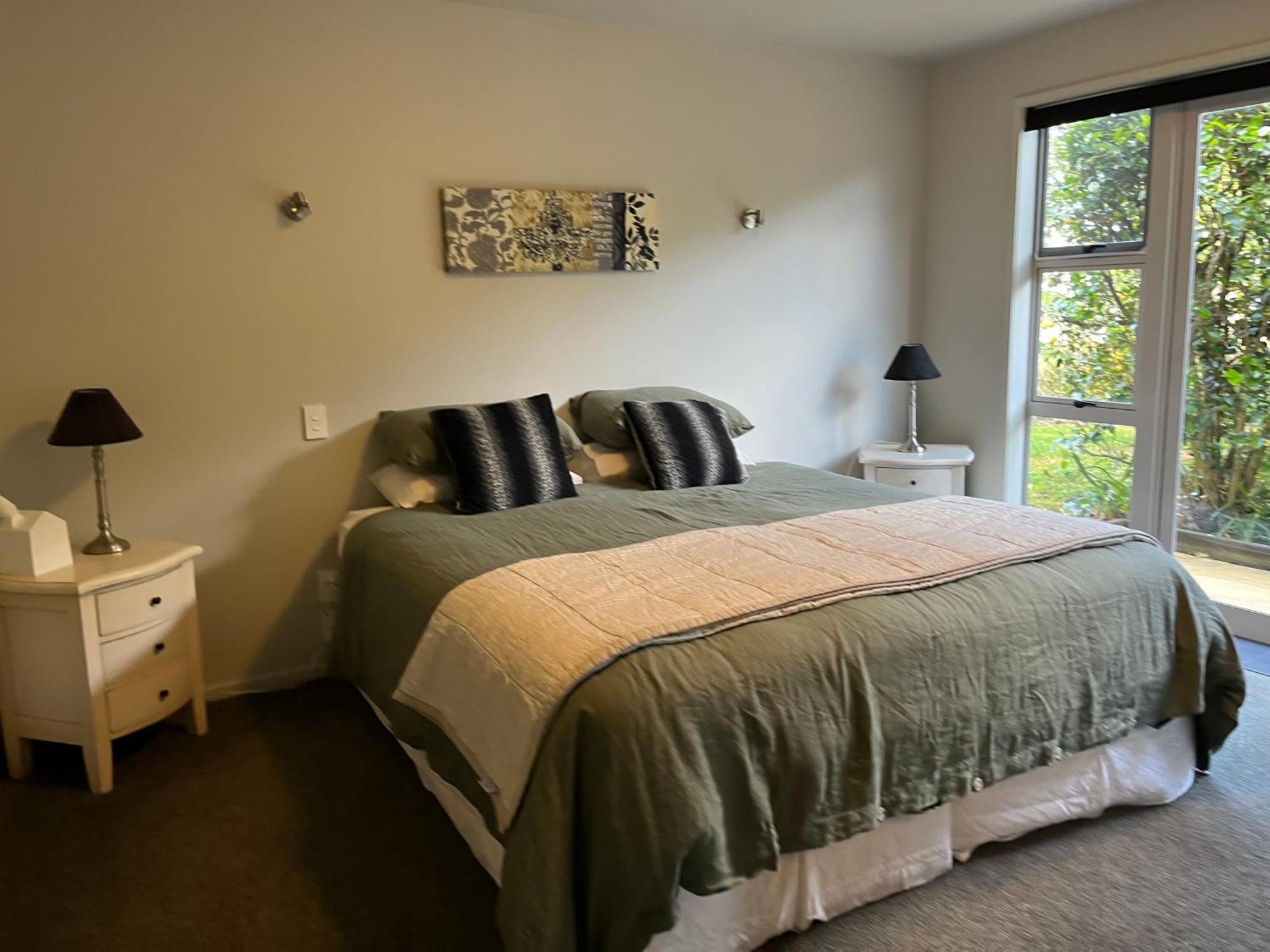 Lavender Hill Bed & Breakfast Riverhead Exterior photo